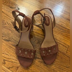 Clarks Brown Suede Heeled Sandals with Eyelet Design 8.5 like new